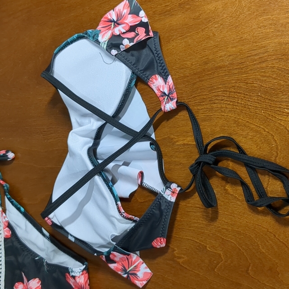 donated -🌺 Floral Print Bikini Set Black Medium - Picture 8 of 12